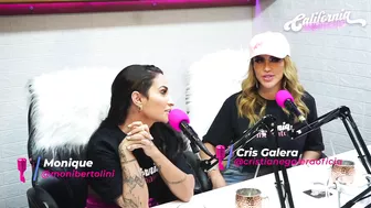 Flavia Oliver y Natasha Steffens en una actuación lésbica en vivo
