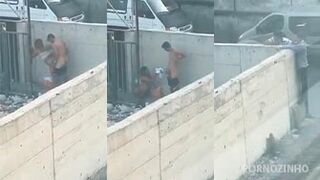 Casal foi flagrado fodendo no terreno baldio