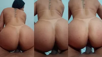 Morena sentada sobre la polla