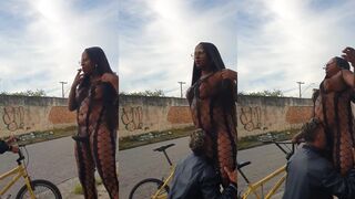 Travesti mamada en la calle Brasil