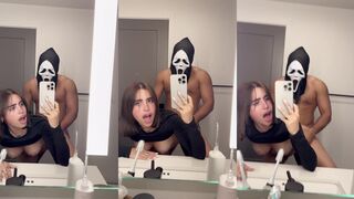 Ghostface fodendo a gostosa no banheiro